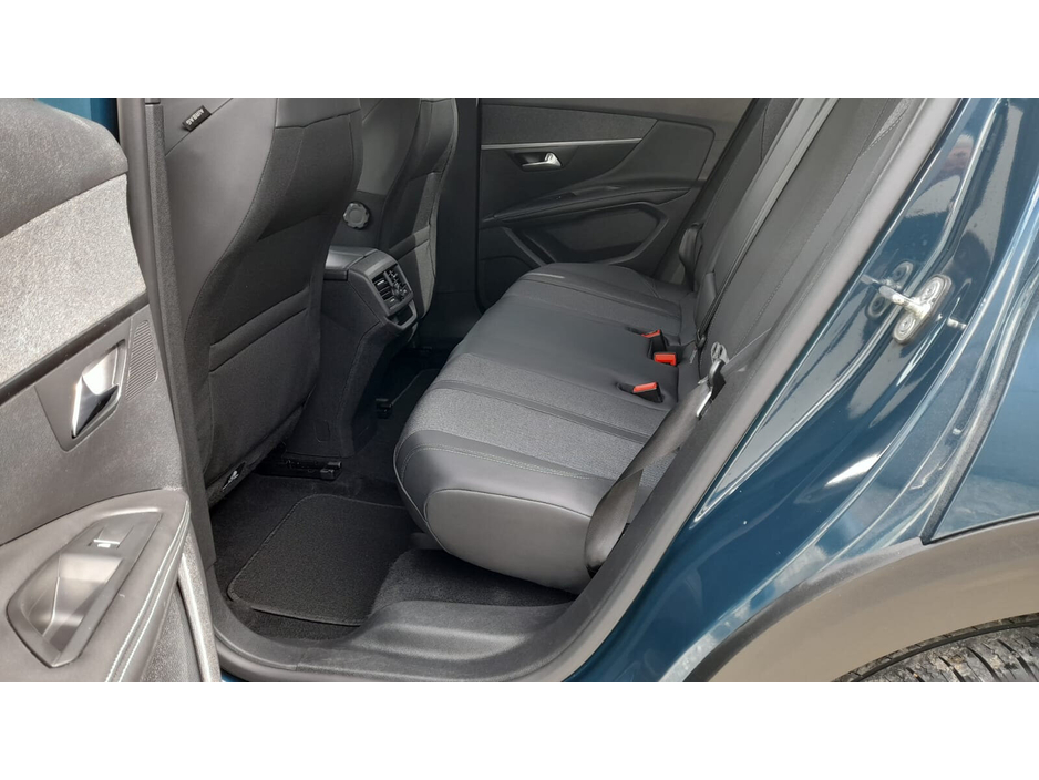 2023 Peugeot 3008 - image 14