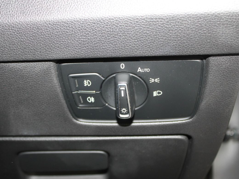 2019 Volkswagen Passat - image 25