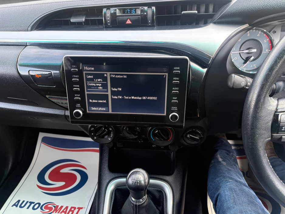 2022 Toyota Hilux - image 12