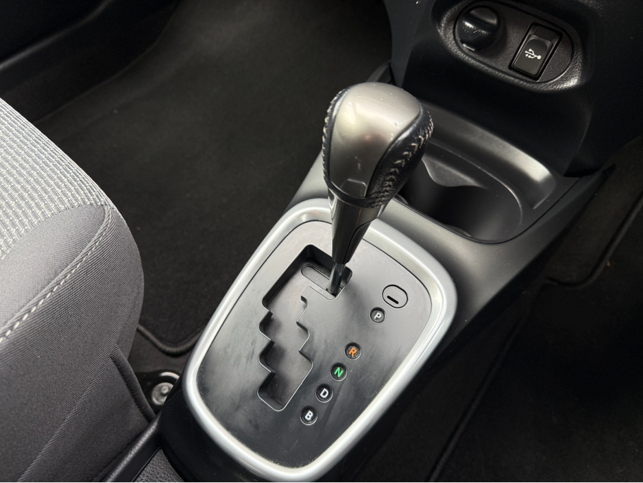 2017 Toyota Yaris - image 14