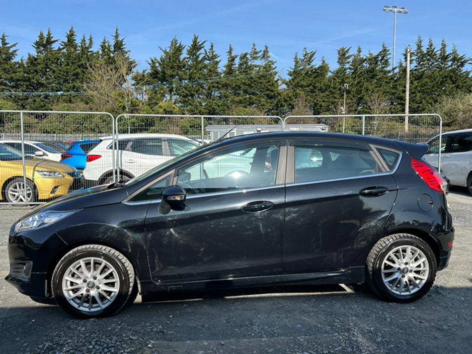 2016 Ford Fiesta - image 10