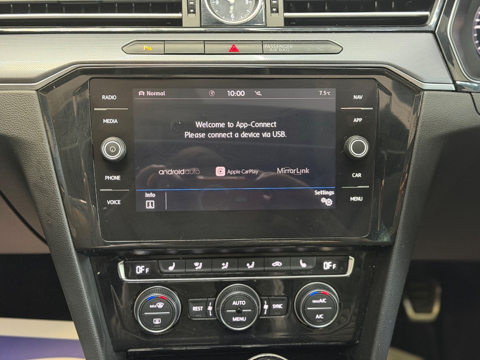 2018 Volkswagen Passat - image 19