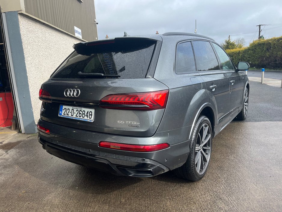2021 Audi Q7 - image 12
