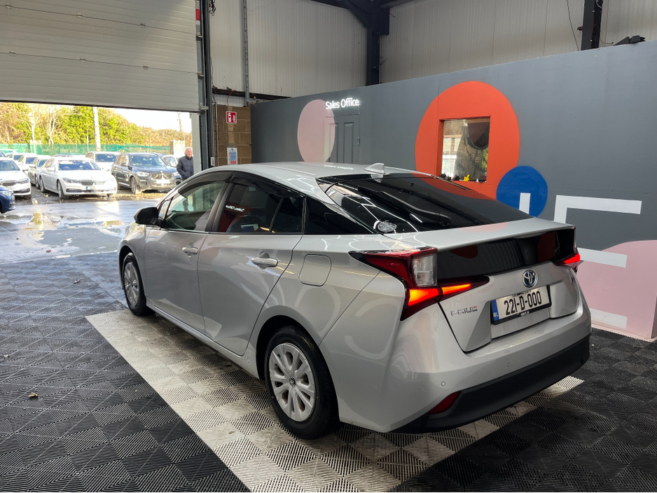 2022 Toyota Prius 2022 TOYOTA PRIUS S SAFETY SENSE 1.8 AUTOMATIC / CRUISE CONTORL / REVERSE CAMERA AND MORE
