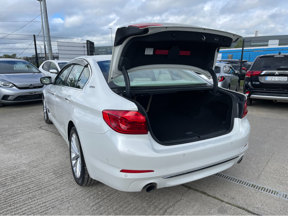 2018 BMW 5 Series - image 8