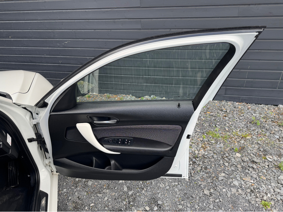 2015 BMW 1 Series 116i AUTO 5DR €11,995