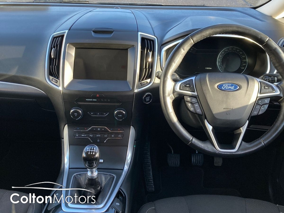 2021 Ford S-Max - image 9