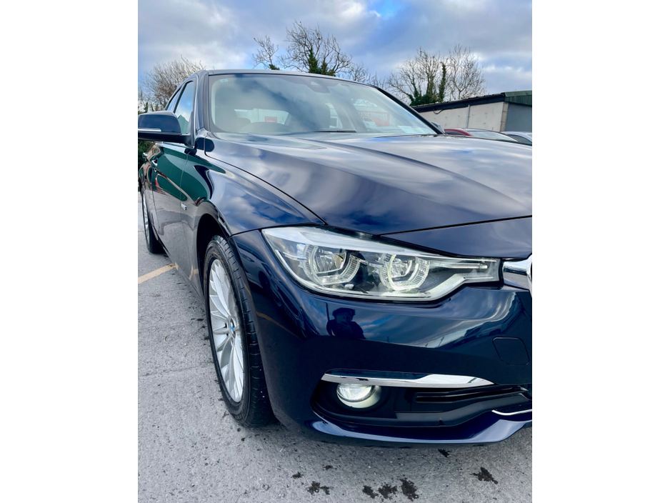 2017 BMW 3 Series - image 9