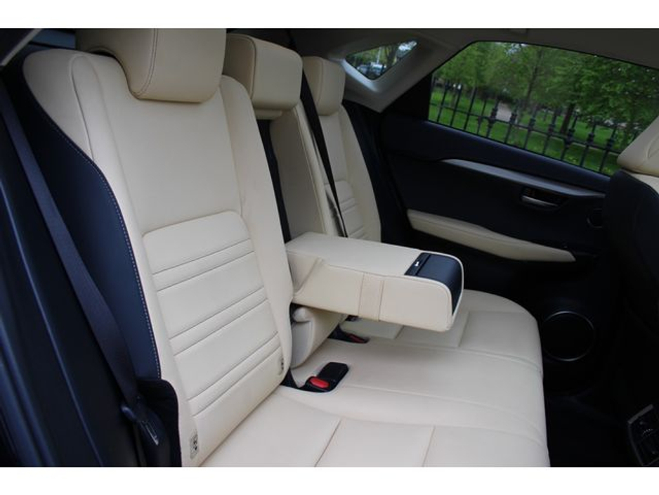 2019 Lexus NX 300 h - image 15