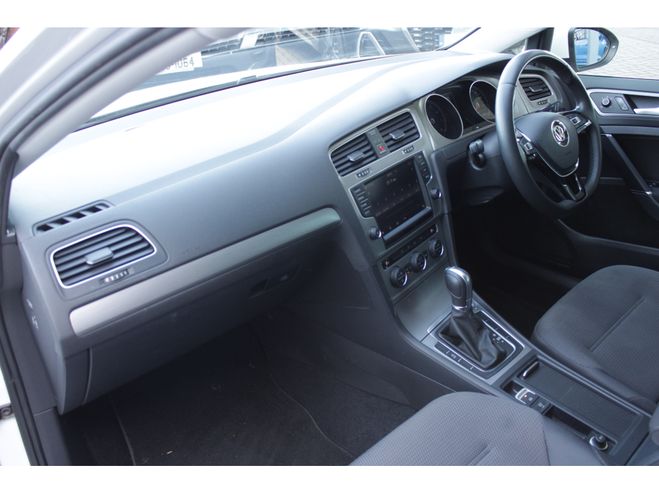 2016 Volkswagen Golf - image 20