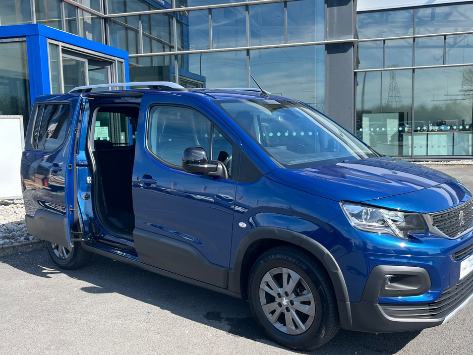 2022 Peugeot Rifter - image 4