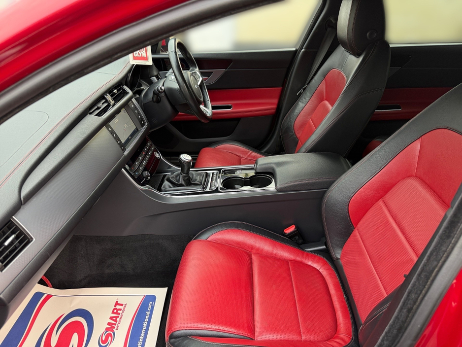 2018 Jaguar XF - image 20