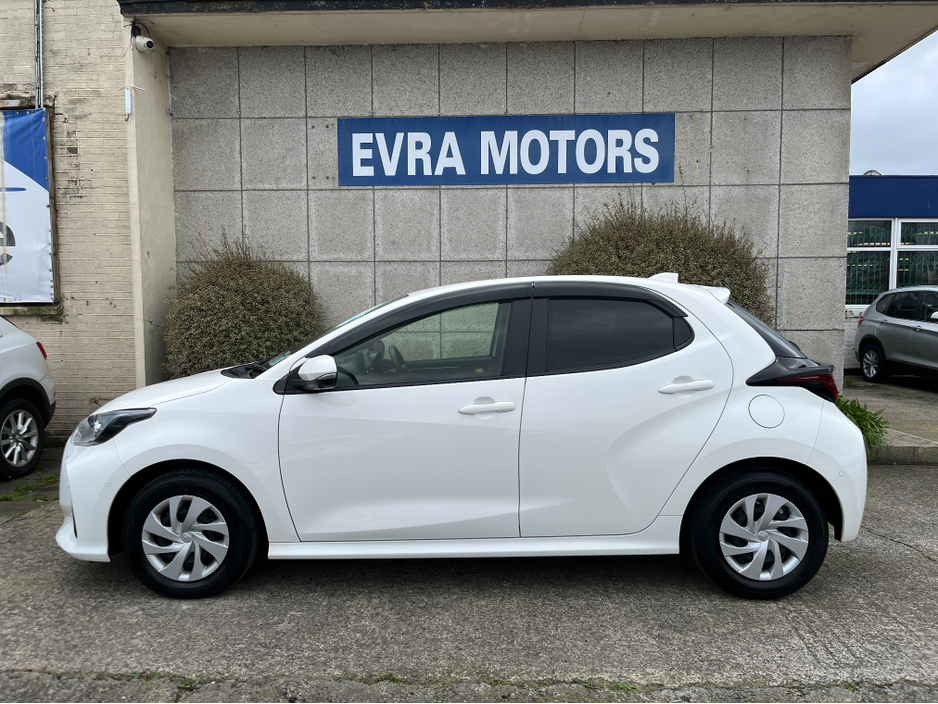 2020 Toyota Yaris - image 6