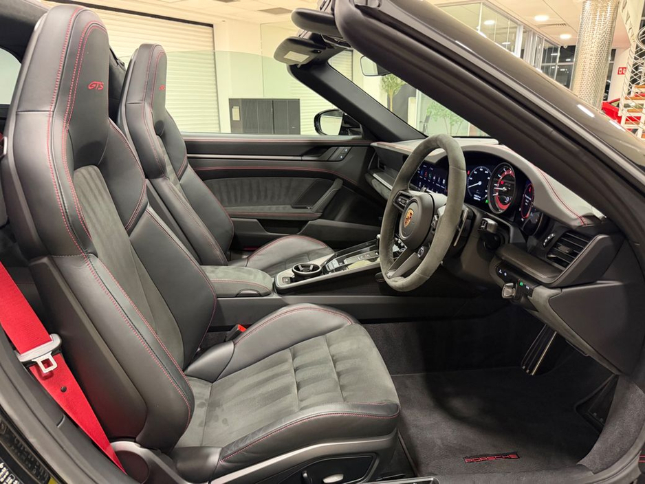 2024 Porsche 911 - image 26