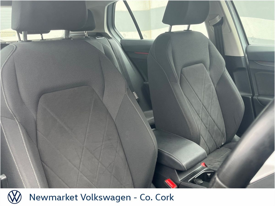 2023 Volkswagen Golf - image 25