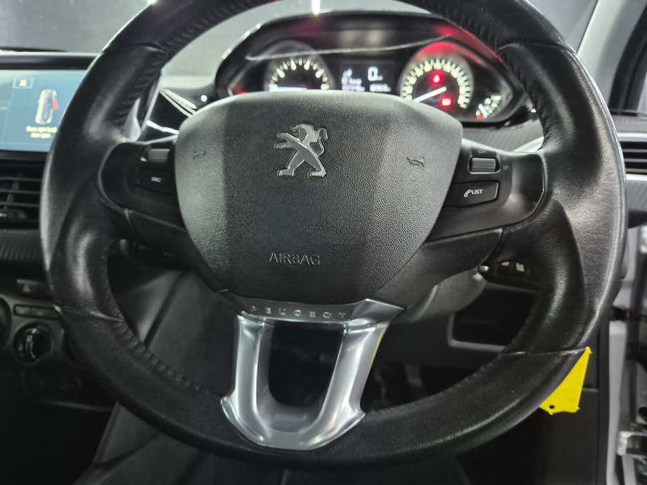 2016 Peugeot 208 - image 15