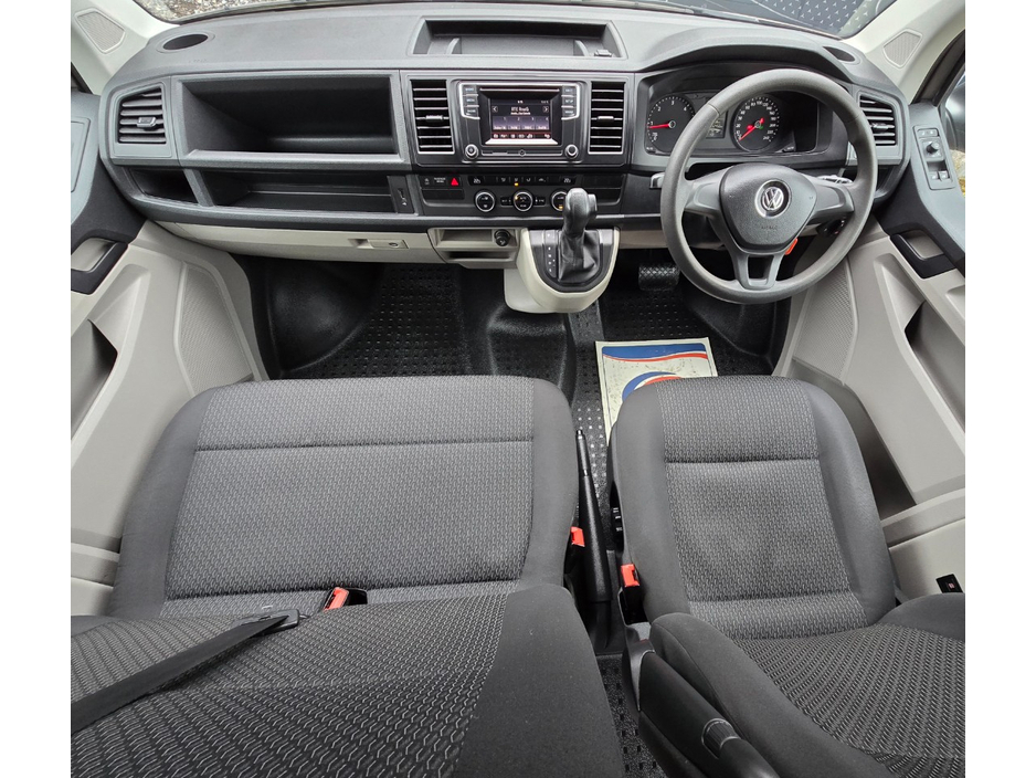 2018 Volkswagen Transporter - image 15