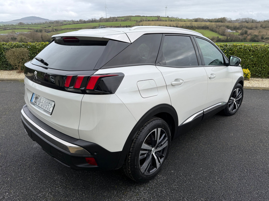 2019 Peugeot 3008 - image 4