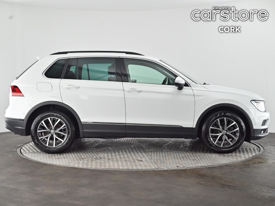 2018 Volkswagen Tiguan - image 2