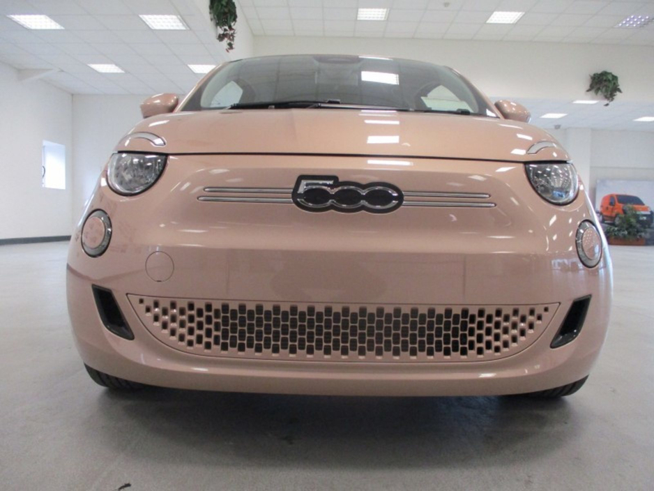 2025 Fiat 500e  €26,145