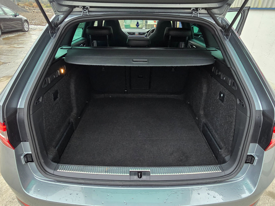 2018 Skoda Superb - image 19