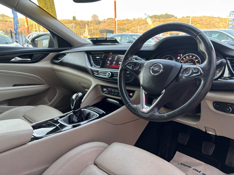2017 Opel Insignia - image 5
