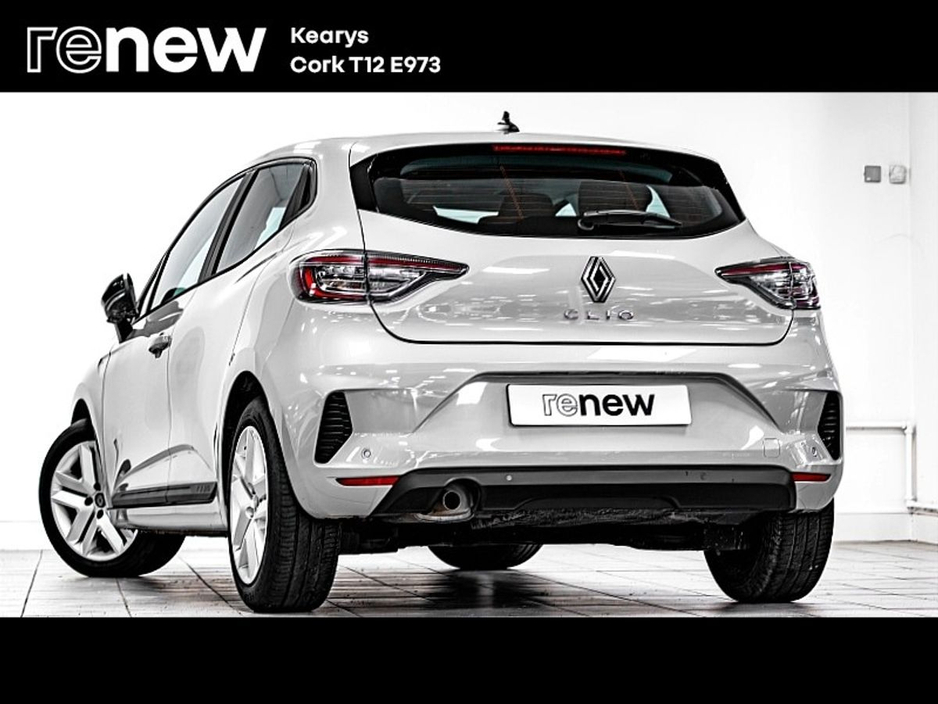 2025 Renault Clio - image 3