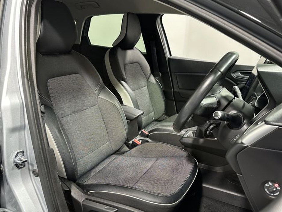 2020 Renault Captur - image 10