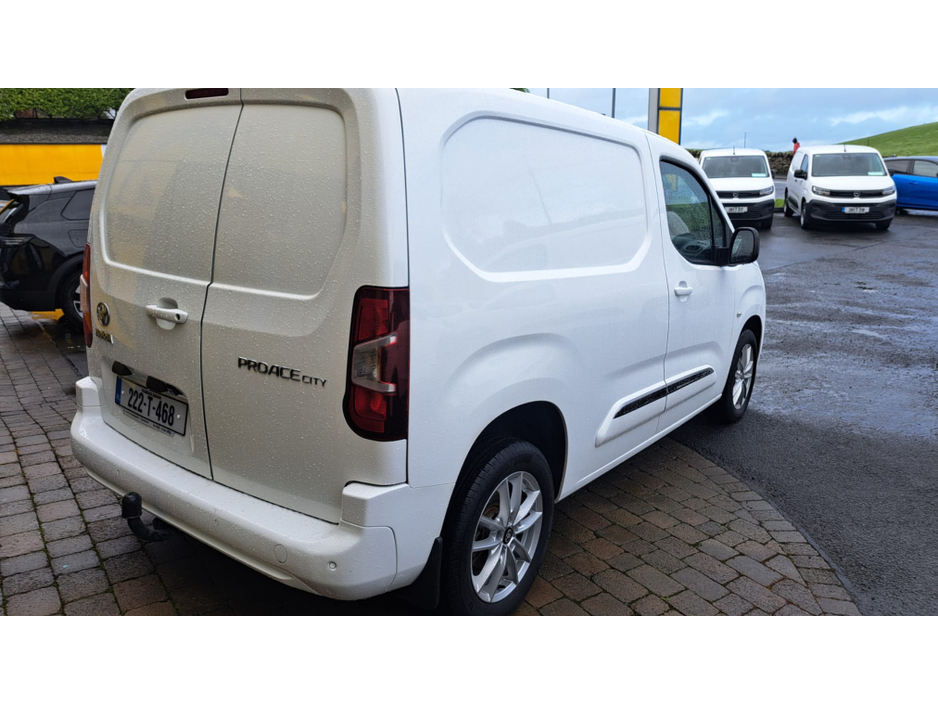 2022 Toyota Proace PR 1.5 GX SWB  **3 SEATER VAN** €16,950