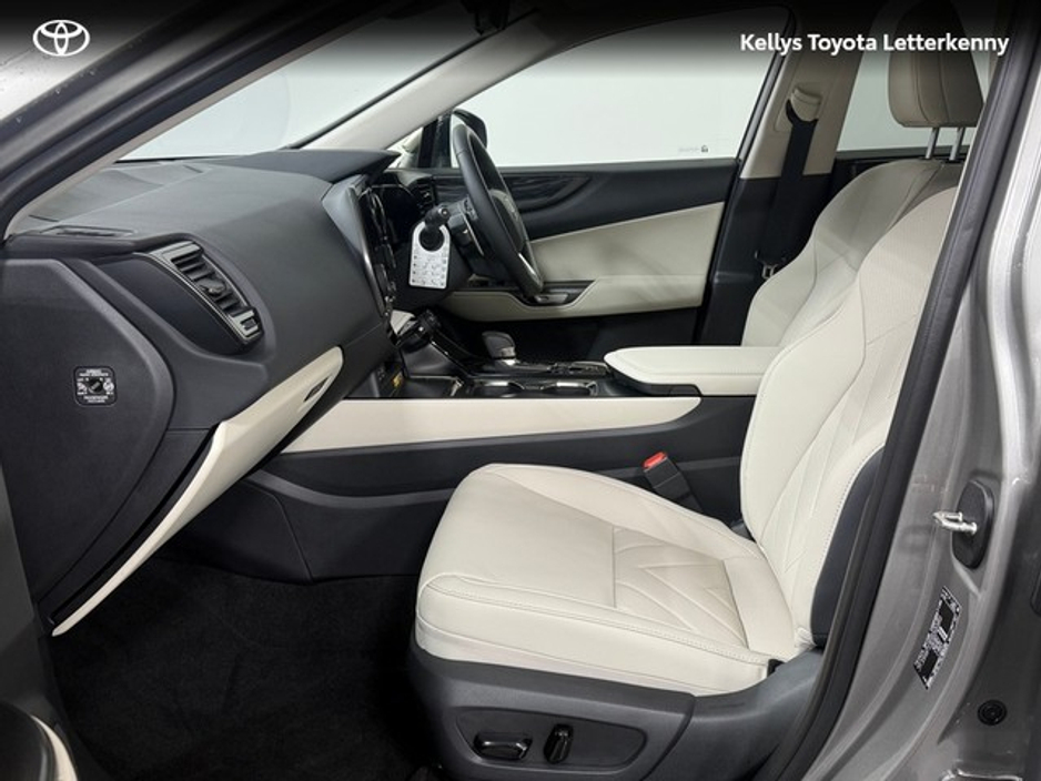 2025 Lexus NX 450 h+ - image 6