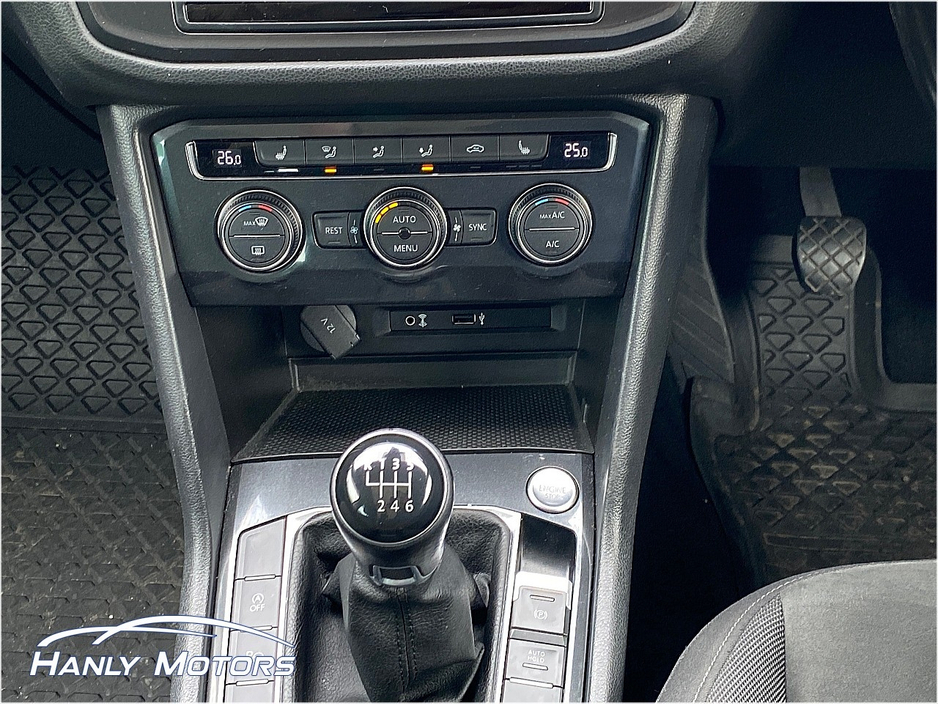 2017 Volkswagen Tiguan - image 23