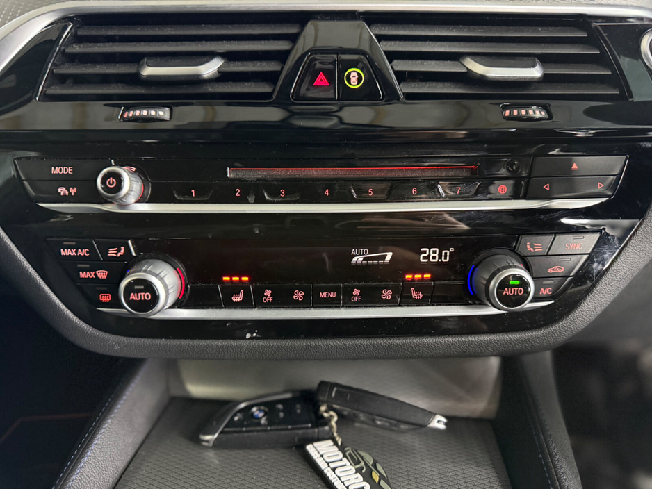 2017 BMW 5 Series - image 28