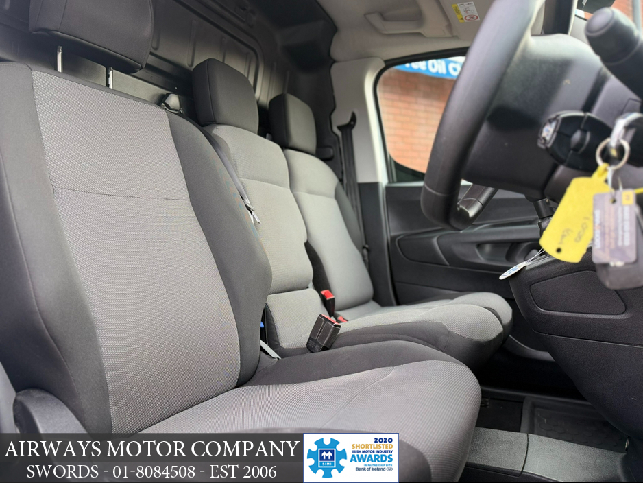 2020 Peugeot Partner - image 8