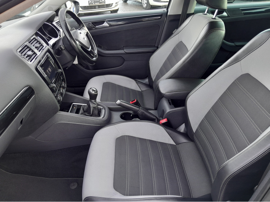 2015 Volkswagen Jetta - image 23