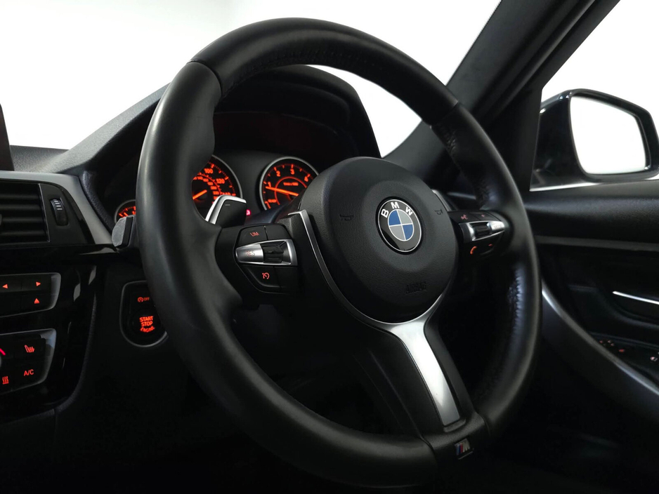 2017 BMW 3 Series - image 18