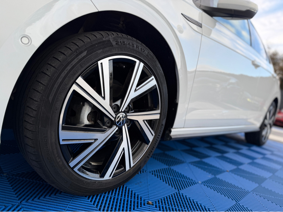 2022 Volkswagen Polo - image 9