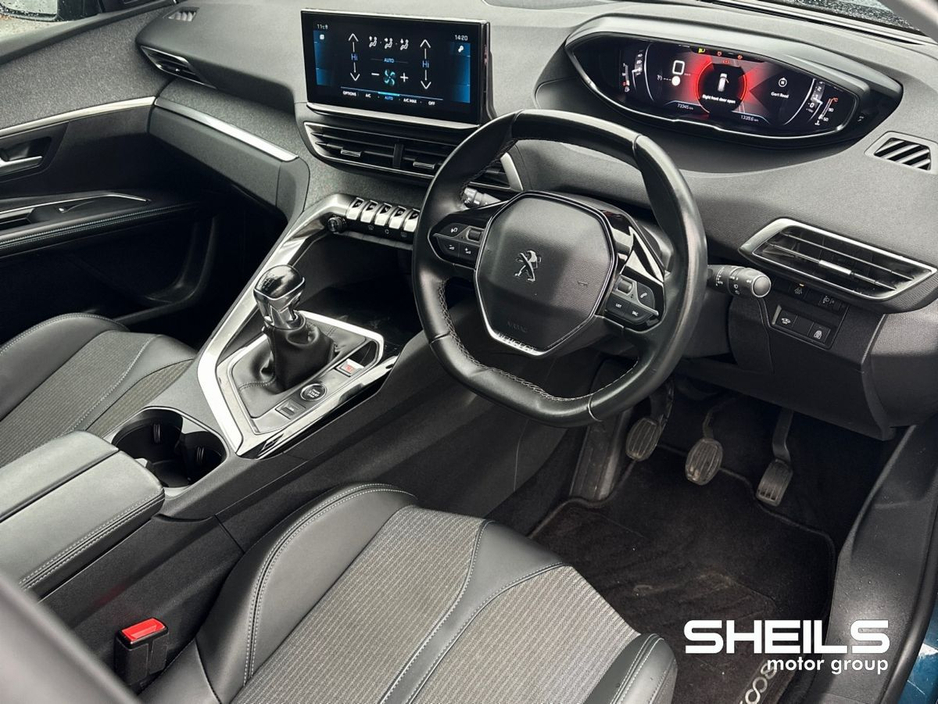 2022 Peugeot 5008 - image 11