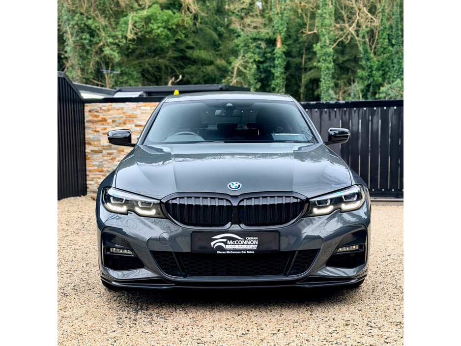 2022 BMW 3 Series - image 10