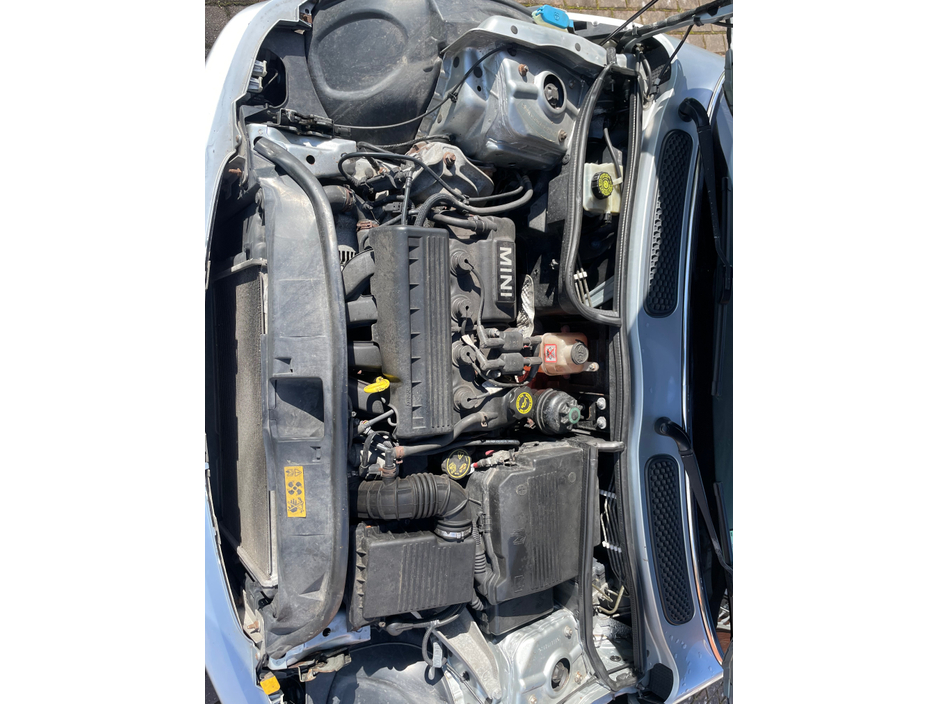 2004 MINI Hatch - image 15