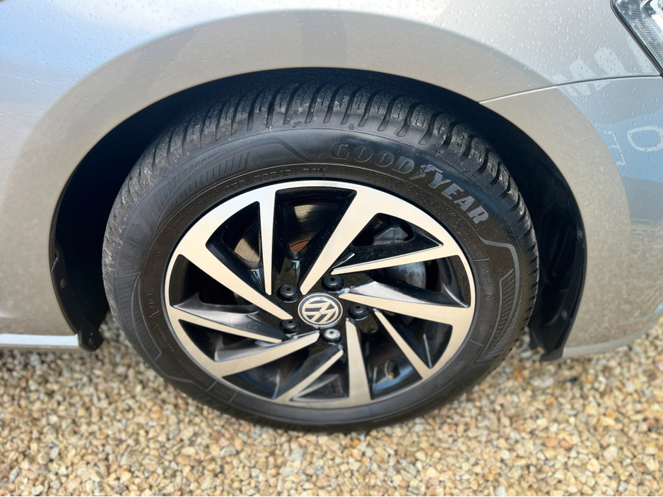 2020 Volkswagen Golf - image 19