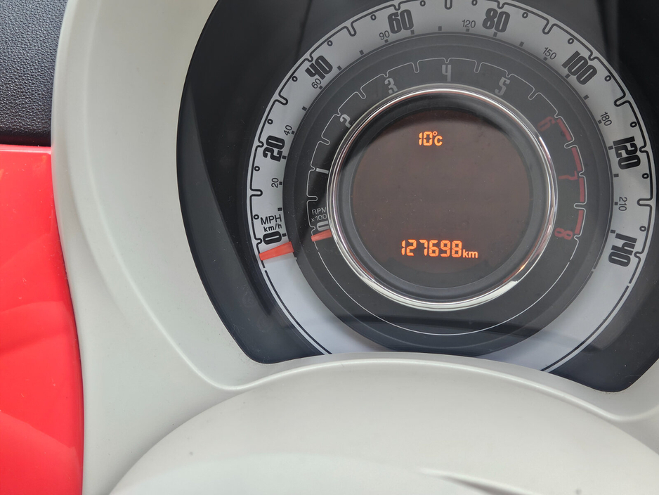 2018 Fiat 500 - image 7