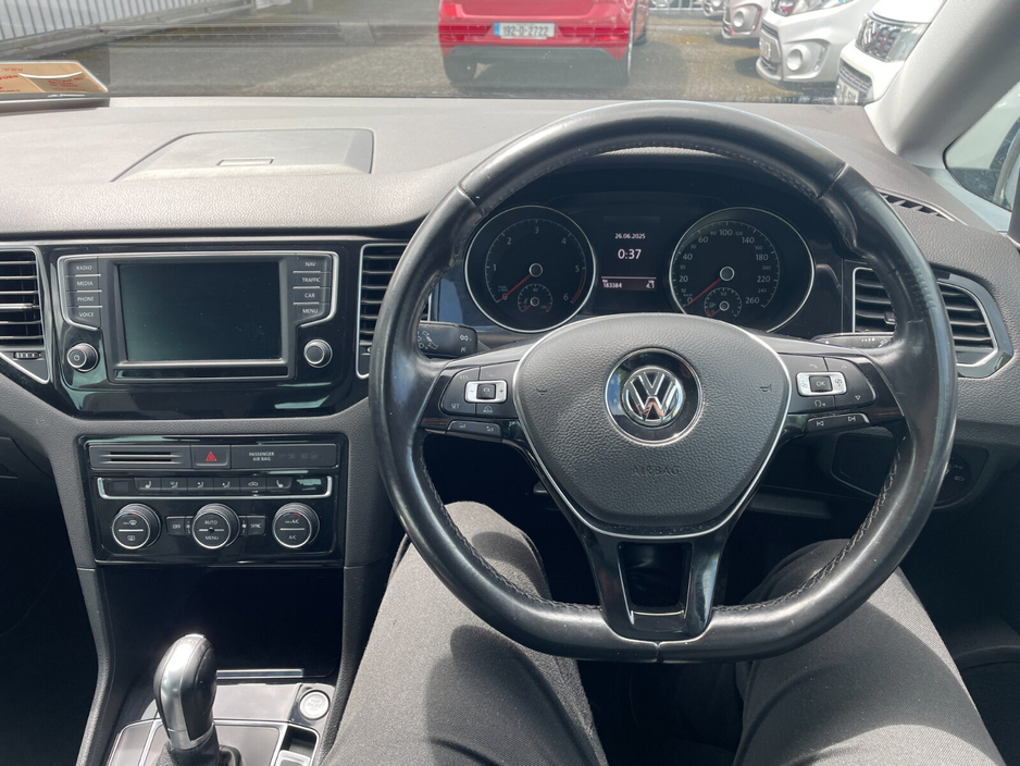 2016 Volkswagen Golf - image 14