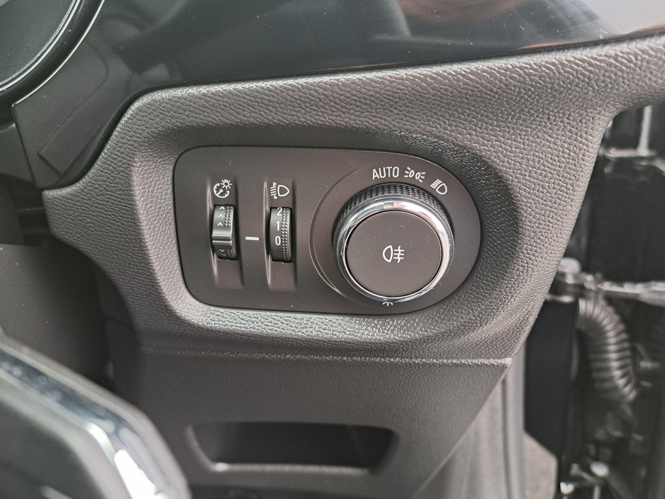 2025 Opel Corsa - image 24