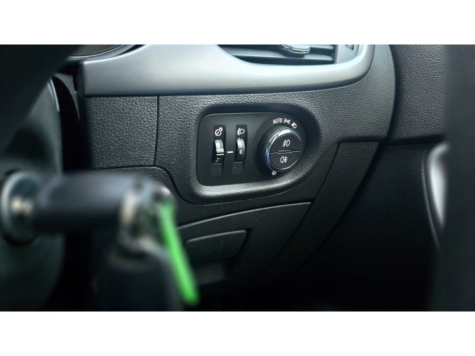 2018 Opel Astra - image 21