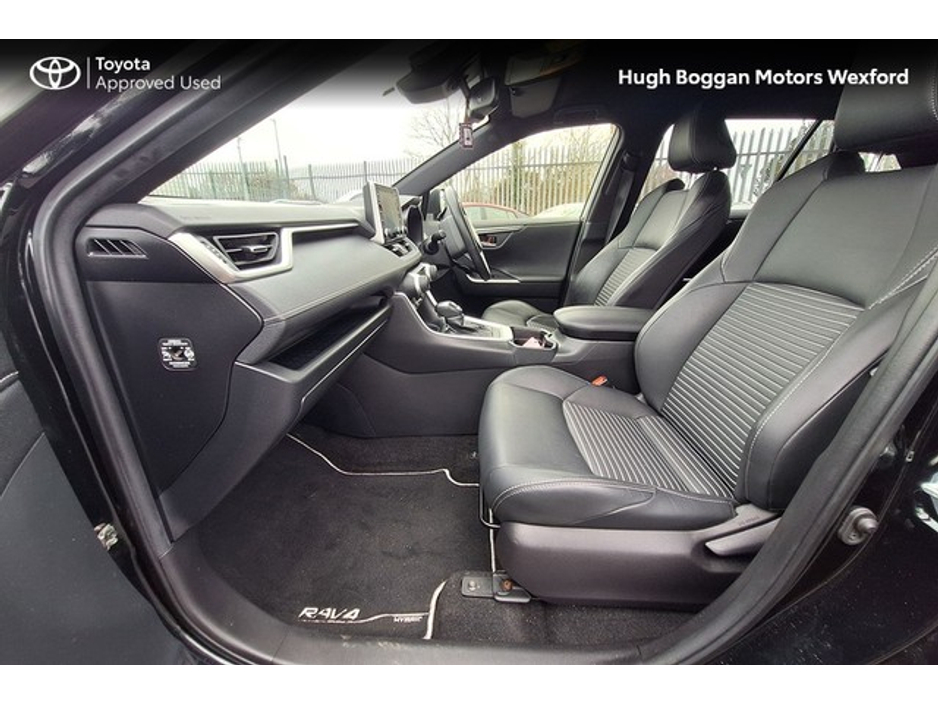 2022 Toyota Rav4 - image 6