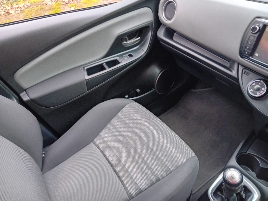 2016 Toyota Yaris - image 14