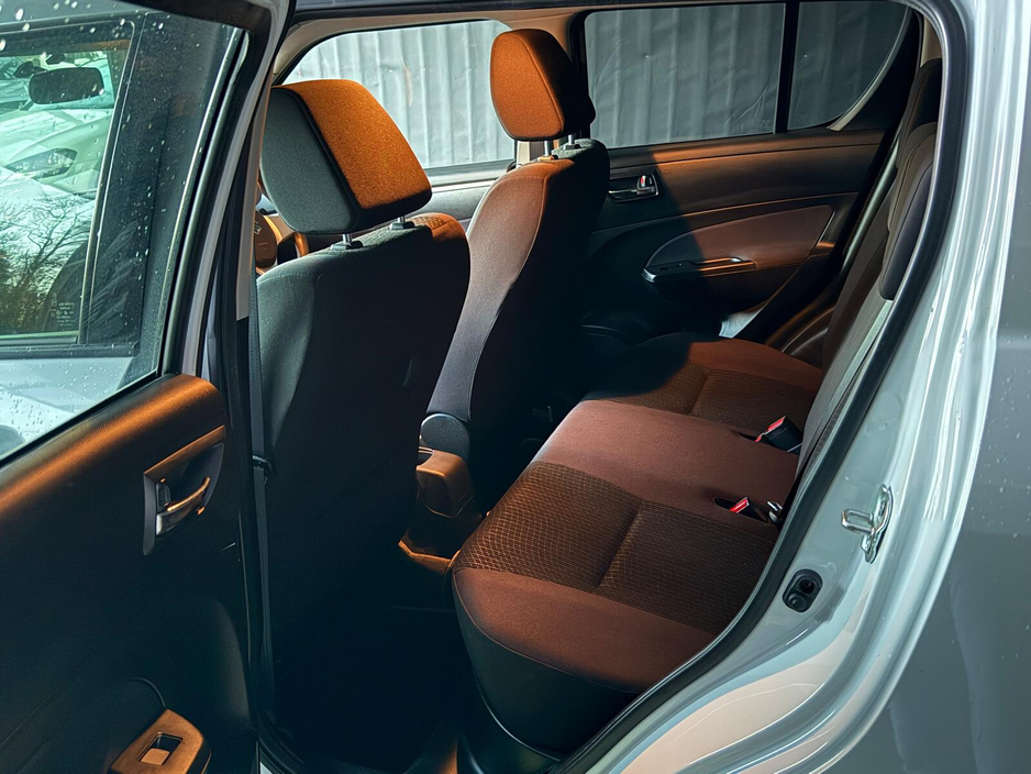 2014 Suzuki Swift - image 12