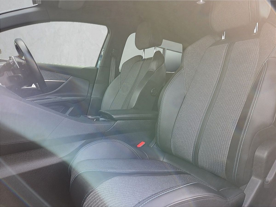 2023 Peugeot 5008 - image 14