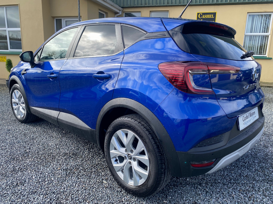 2022 Renault Captur - image 3
