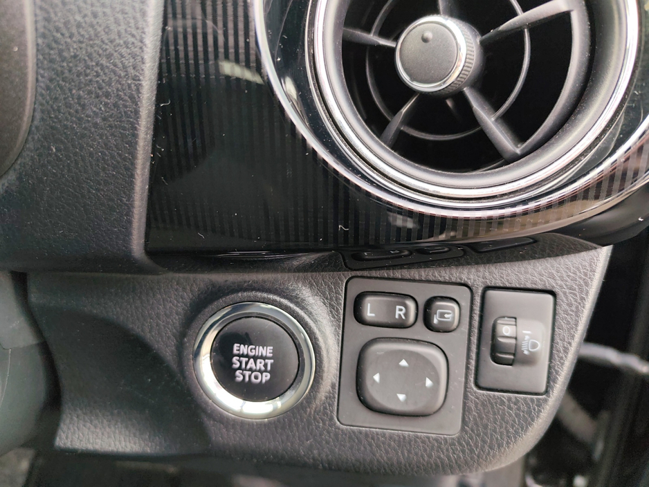 2018 Toyota Vitz - image 15